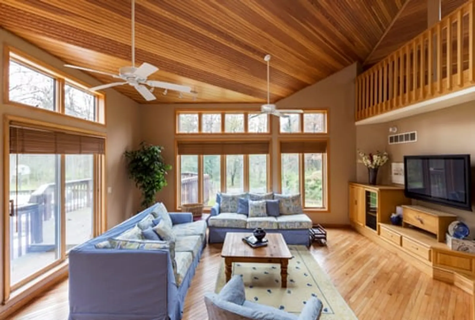Spotless, freshly cleaned Austin living room by Flores Pro-Cleaning